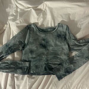 Lululemon eb to street long sleeve cropped size 6